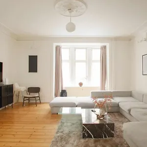 Apartment Large & Bright 3br Flat W Whirlpool Near Metro, Copenhagen