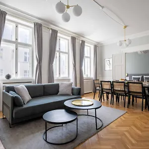 Apartment Lavish 4br Flat In The Heart Of Cph By The Canals, Copenhagen