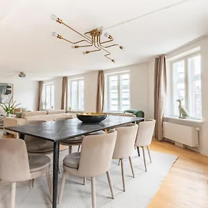 Apartment Sanders Regent - Chic Three-bedroom Near Square, Copenhagen